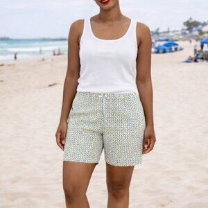 NWT - Size 6 shorts. Bermuda, faux pockets "Comfort, Slimming, Stretch". Summer